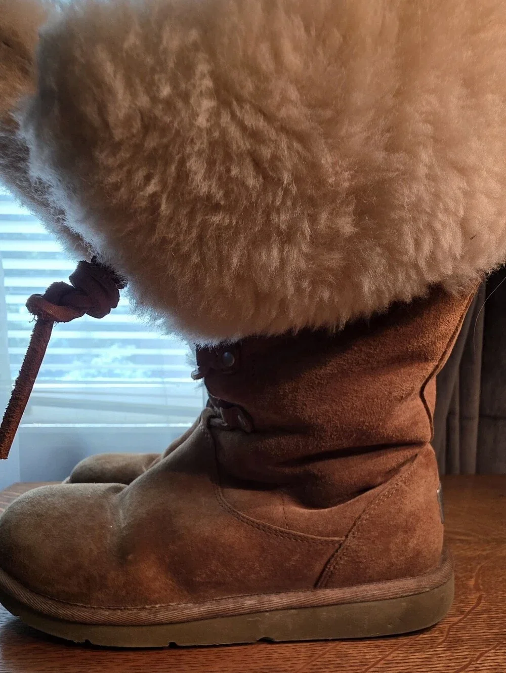 UGG Boots 1892 Montclair shoes sheepskin size 8